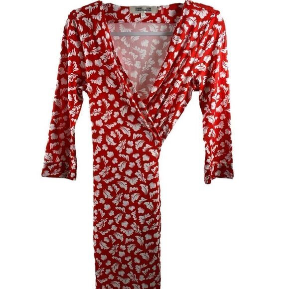 Diane Von Furstenberg Dresses & Skirts - Diane Von Furstenberg Red and White Silk Blend Wrap Dress Size 6